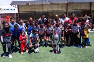Porkys Bellota campeón en el torneo de fútbol 8 de los exalumnos del colegio Saracho