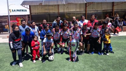 Porkys Bellota campeón en el torneo de fútbol 8 de los exalumnos del colegio Saracho