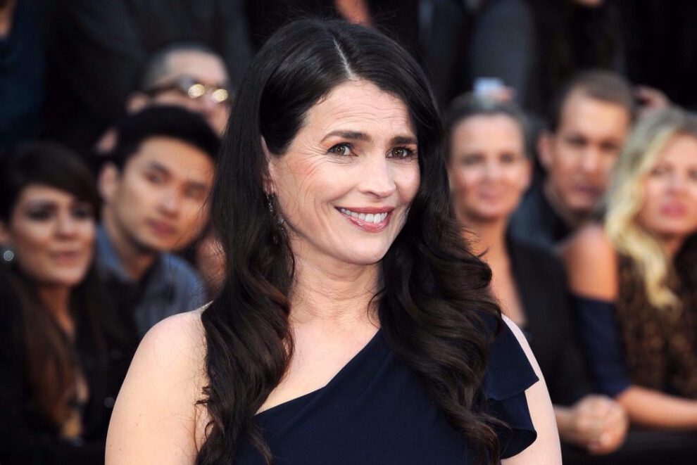 La actriz Julia Ormond denuncia a Disney y CAA por negligencia