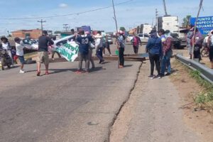 Bloqueo en Puerto Paila por exigencia de renuncia del subalcalde