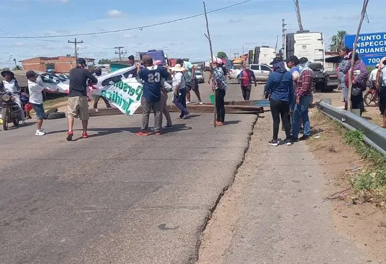 Bloqueo en Puerto Paila por exigencia de renuncia del subalcalde