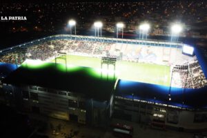 Vista panorámica del Estadio Villa Ingenio con moderno sistema de iluminación