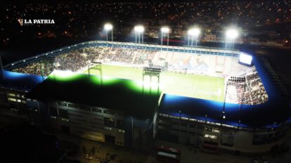 Vista panorámica del Estadio Villa Ingenio con moderno sistema de iluminación