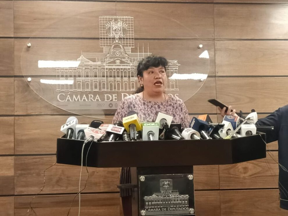 La senadora Daly Santa María exige sesión de emergencia para tratar el Presupuesto General del Estado 2024