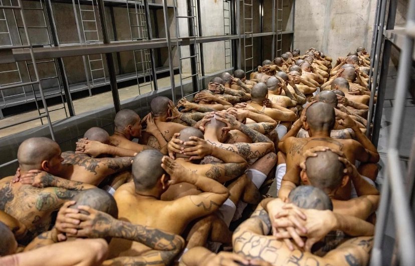 El Salvador y sus dos mundos