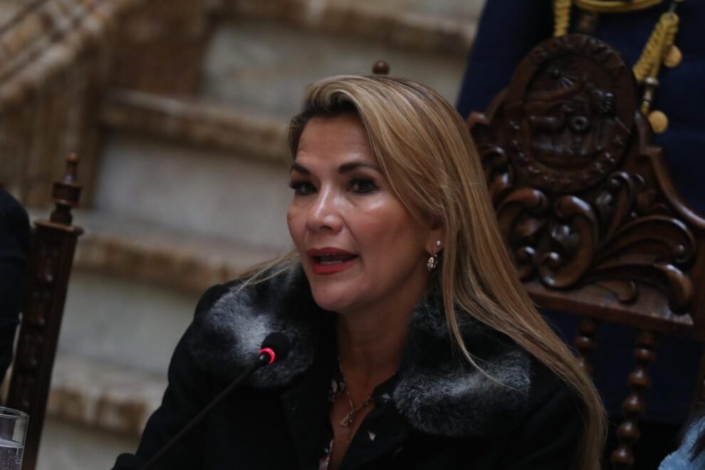 Jeanine Áñez obtiene nuevo título académico en prisión