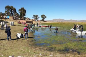 Contaminación en el lago Titicaca