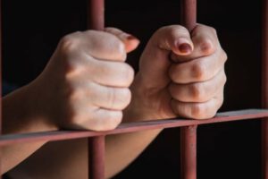 Mujer aprehendida por productos falsificados en Cochabamba