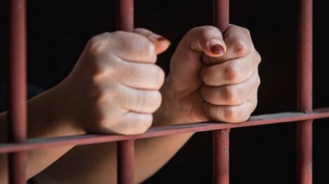 Mujer aprehendida por productos falsificados en Cochabamba