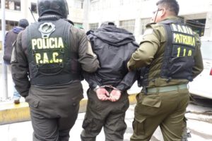 Oficial de la Policía Boliviana detenido por violencia doméstica