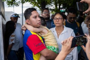 Liberan a estudiante universitario John Álvarez tras meses de prisión