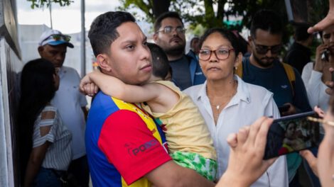 Liberan a estudiante universitario John Álvarez tras meses de prisión
