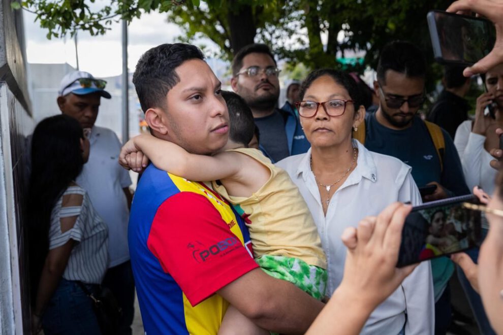 Liberan a estudiante universitario John Álvarez tras meses de prisión