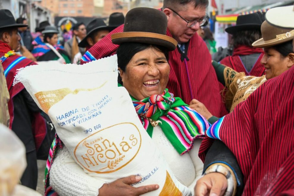 Ayuda humanitaria entregada a familias afectadas por desastres climáticos