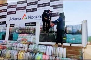 Decomiso de mercancía ilegal en Oruro