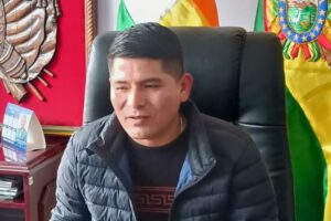 Senador Benjamín Vargas desafía al ministro Del Castillo sobre el ascenso del coronel Holguín