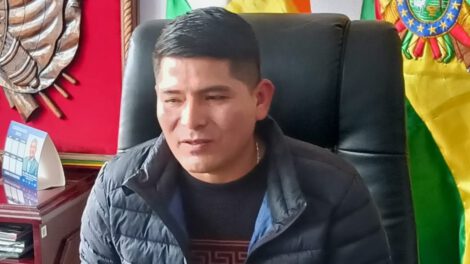 Senador Benjamín Vargas desafía al ministro Del Castillo sobre el ascenso del coronel Holguín