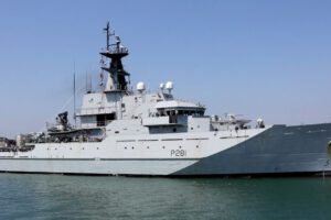 Marina británica alerta sobre explosiones cerca de un barco en Yemen