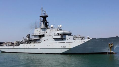 Marina británica alerta sobre explosiones cerca de un barco en Yemen