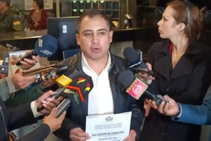 Persecución política en Bolivia tras acusación formal contra gobernador de Santa Cruz