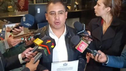 Persecución política en Bolivia tras acusación formal contra gobernador de Santa Cruz