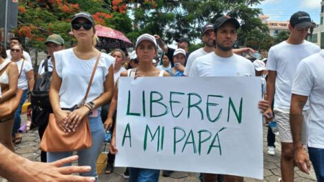Fernando Camacho y su familia convocan a marcha en repudio a su detención