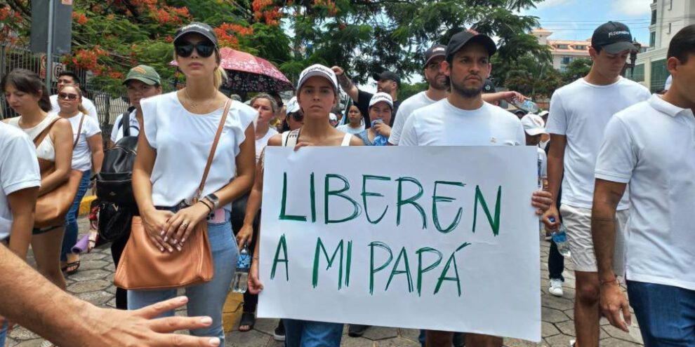 Fernando Camacho y su familia convocan a marcha en repudio a su detención