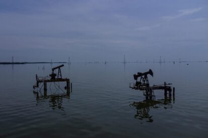 Desechos contaminantes Lago Maracaibo extraídos por el Gobierno de Venezuela