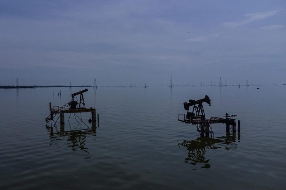 Desechos contaminantes Lago Maracaibo extraídos por el Gobierno de Venezuela