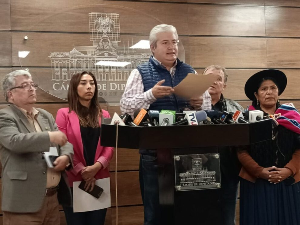 Boicot a sesiones parlamentarias por el receso