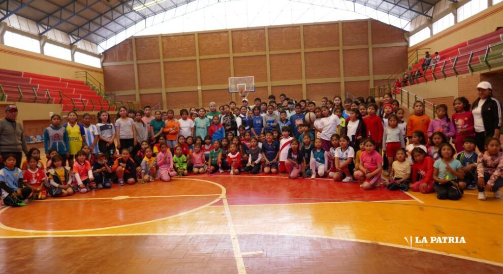 Básquetbol en Oruro durante las vacaciones de verano