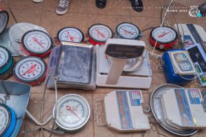 Decomisan balanzas adulteradas en mercados orureños