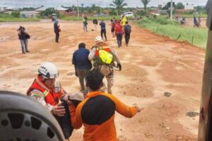 Rescate de jóvenes en río Ichilo