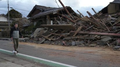 Terremoto en Japón deja al menos 48 muertos y continúan las labores de rescate