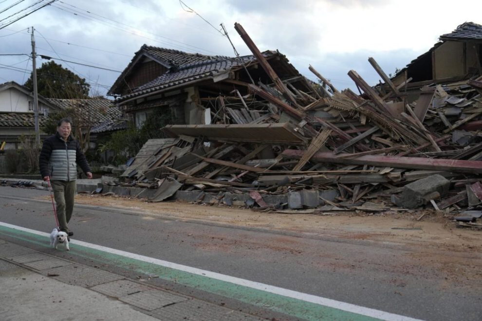 Terremoto en Japón deja al menos 48 muertos y continúan las labores de rescate