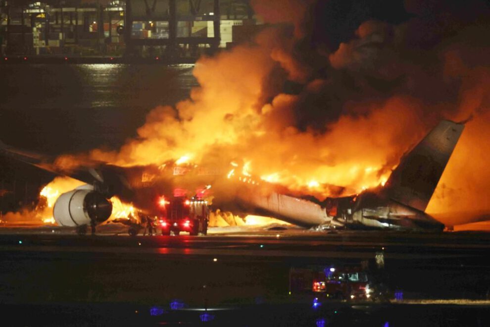Tragedia aérea en Tokio: choque en el aeropuerto de Haneda