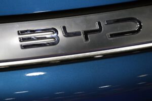 Vista del logo de la compañía China BYD