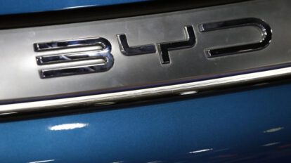 Vista del logo de la compañía China BYD