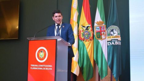 Renuncia magistrado TCP Carlos Calderón