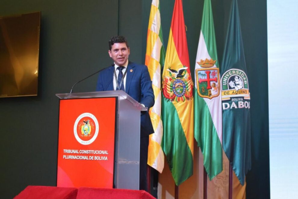Renuncia magistrado TCP Carlos Calderón