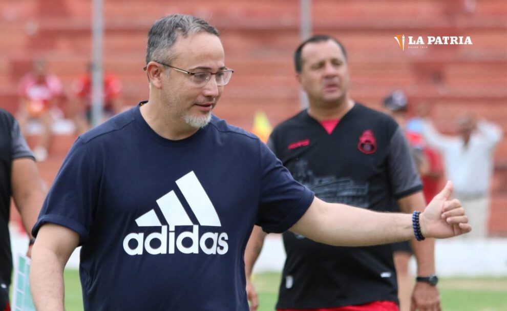 Flavio Robatto podría dirigir a Bolívar