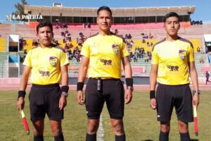 Javier Revollo árbitro FIFA dirigiendo partidos internacionales