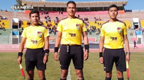 Javier Revollo árbitro FIFA dirigiendo partidos internacionales