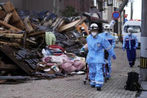 Terremoto en Japón: ascienden a 94 muertos y 242 desaparecidos