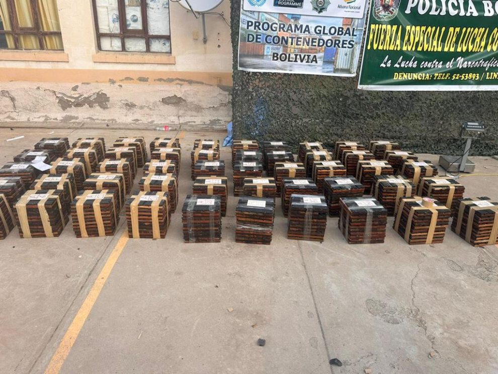 Incautan 8 toneladas de cocaína oculta en madera