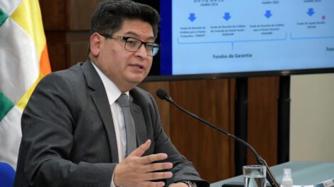 Ministro de Economía contrarresta percepción de escasez de dólares en Bolivia
