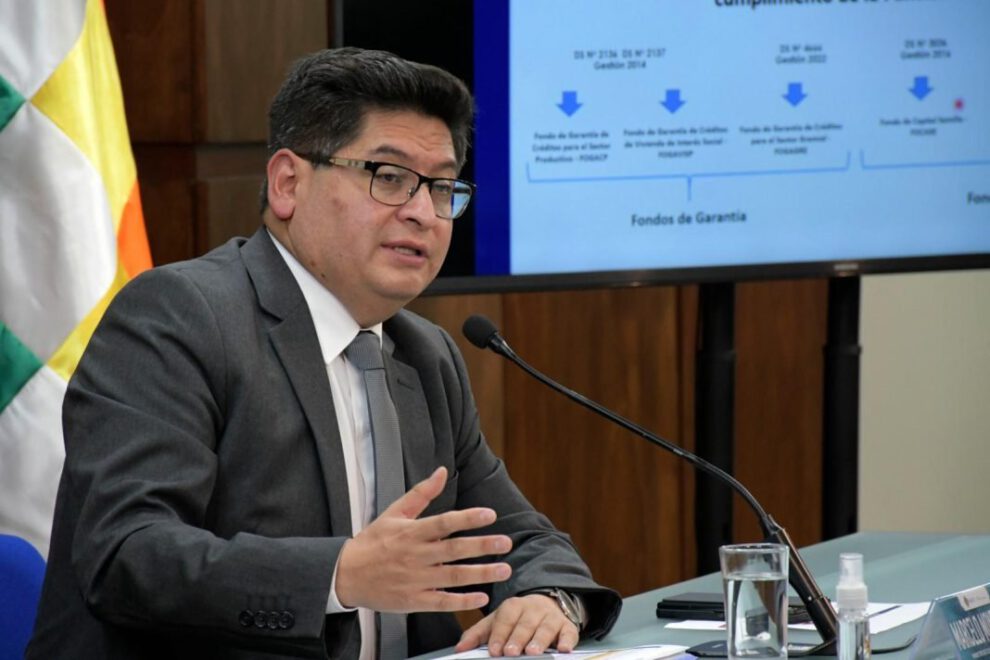 Ministro de Economía contrarresta percepción de escasez de dólares en Bolivia