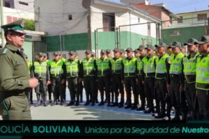 Efectivos policiales en Oruro para fortalecer la prevención
