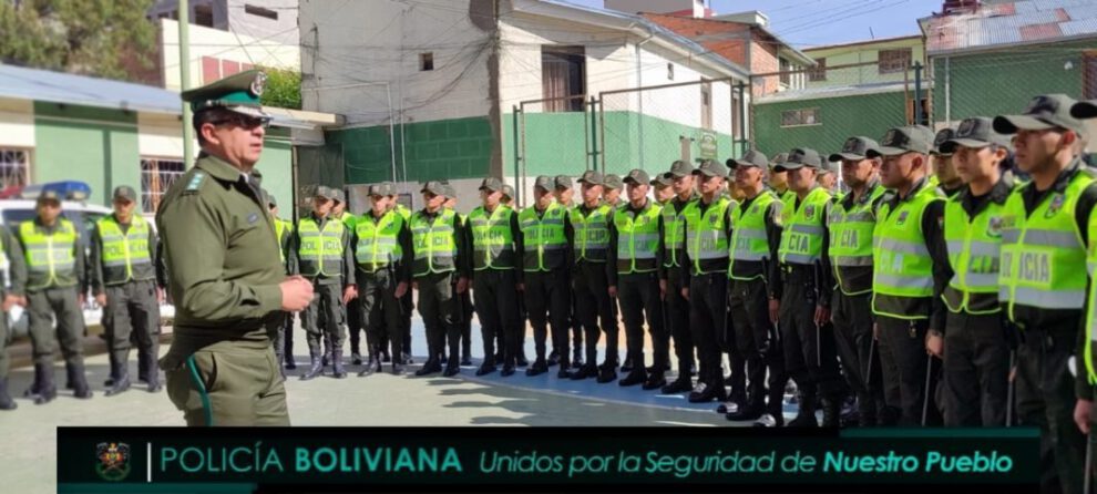 Efectivos policiales en Oruro para fortalecer la prevención