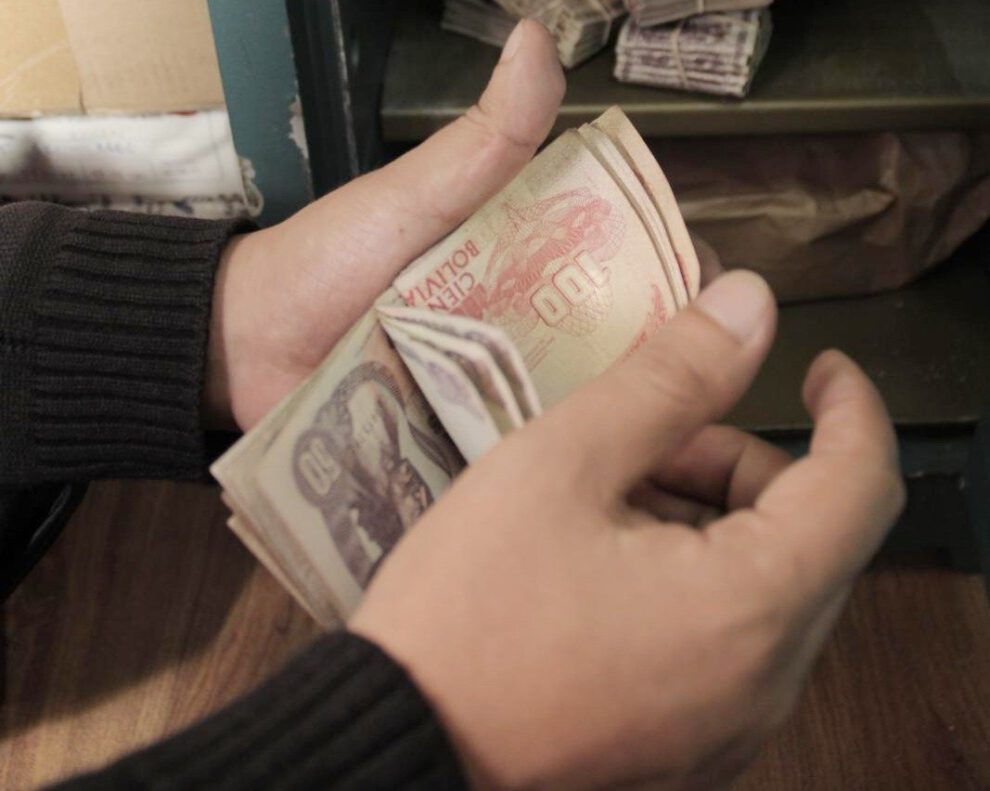 Denuncias por falta de pago del aguinaldo en Bolivia